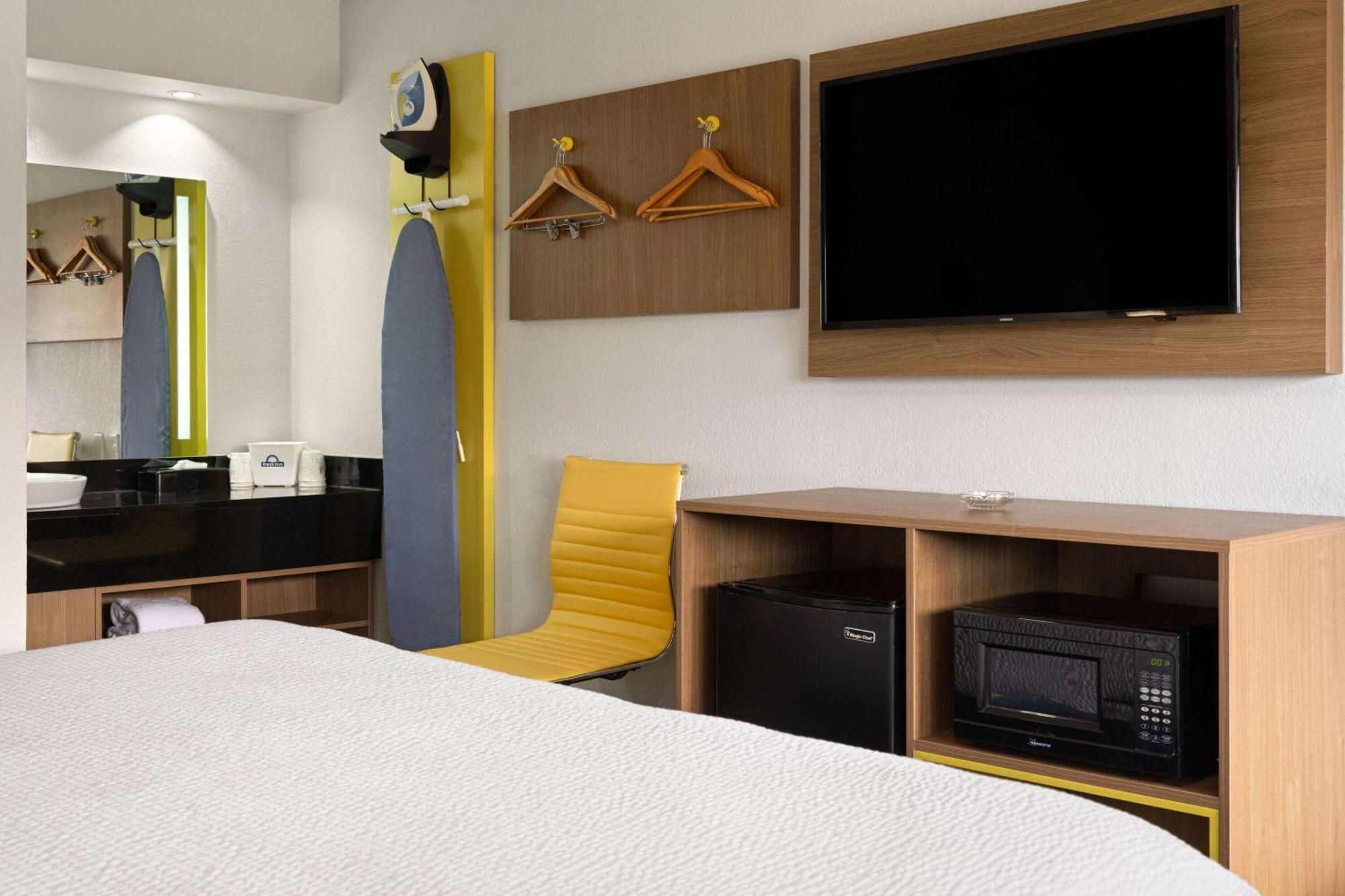 Days Inn By Wyndham Columbus Worthington Kültér fotó