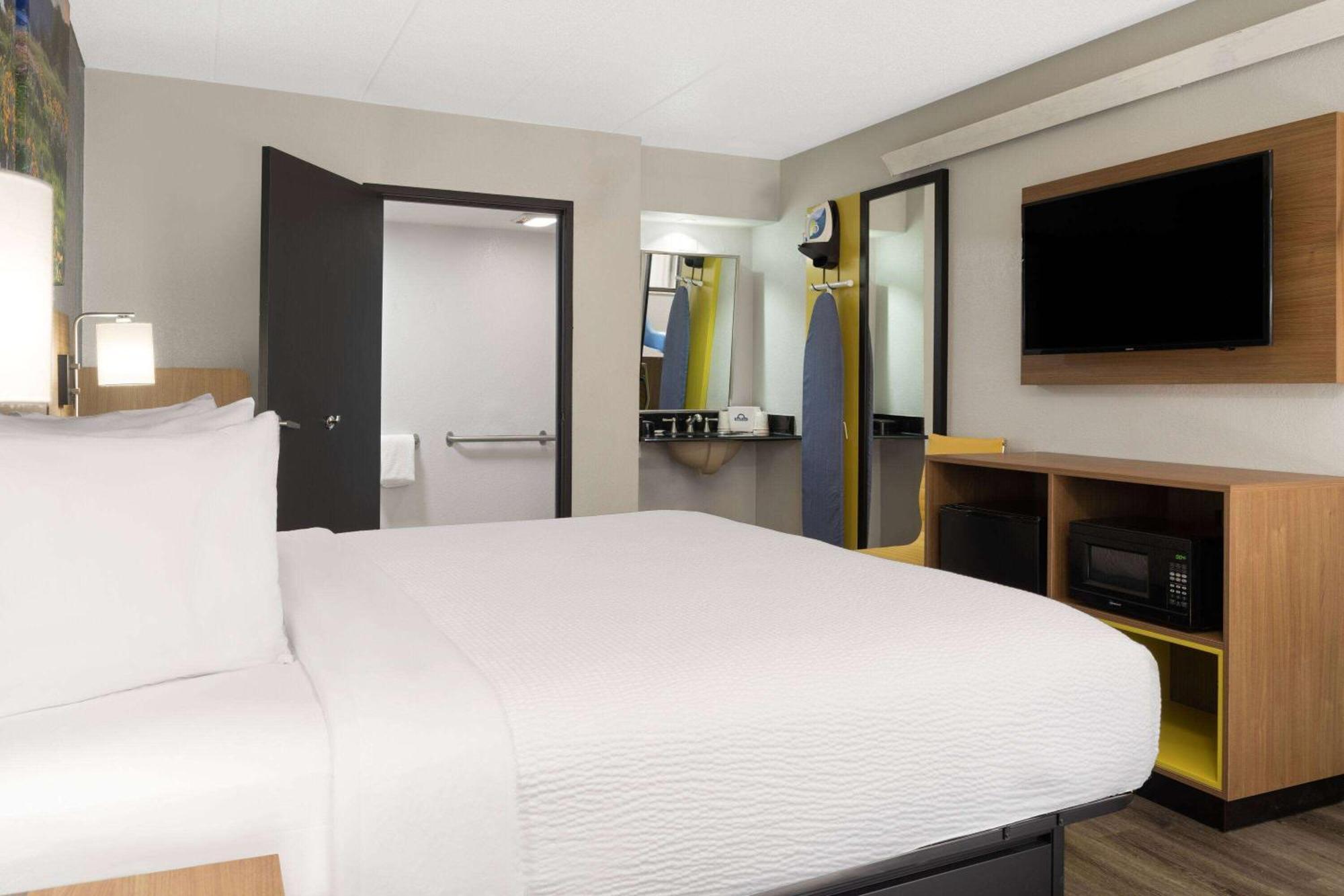 Days Inn By Wyndham Columbus Worthington Kültér fotó